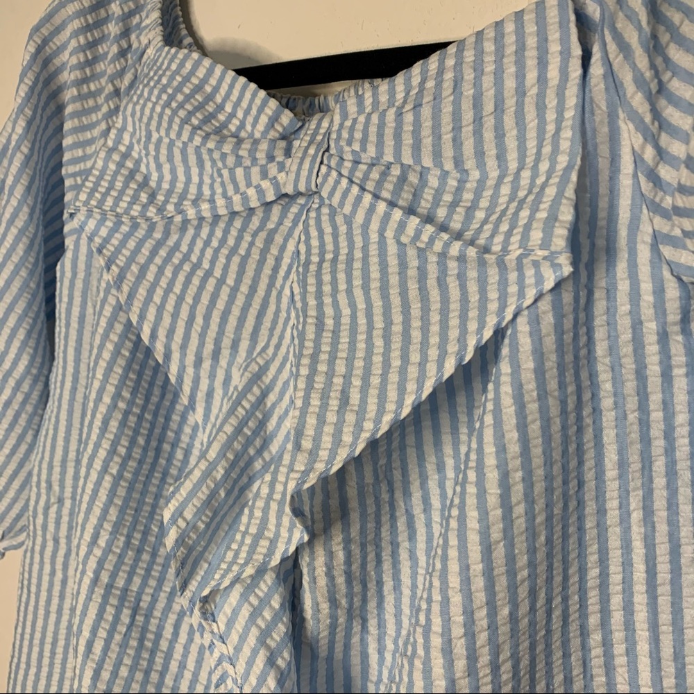 Listicle blue and white top with bow - Picture 3 of 6